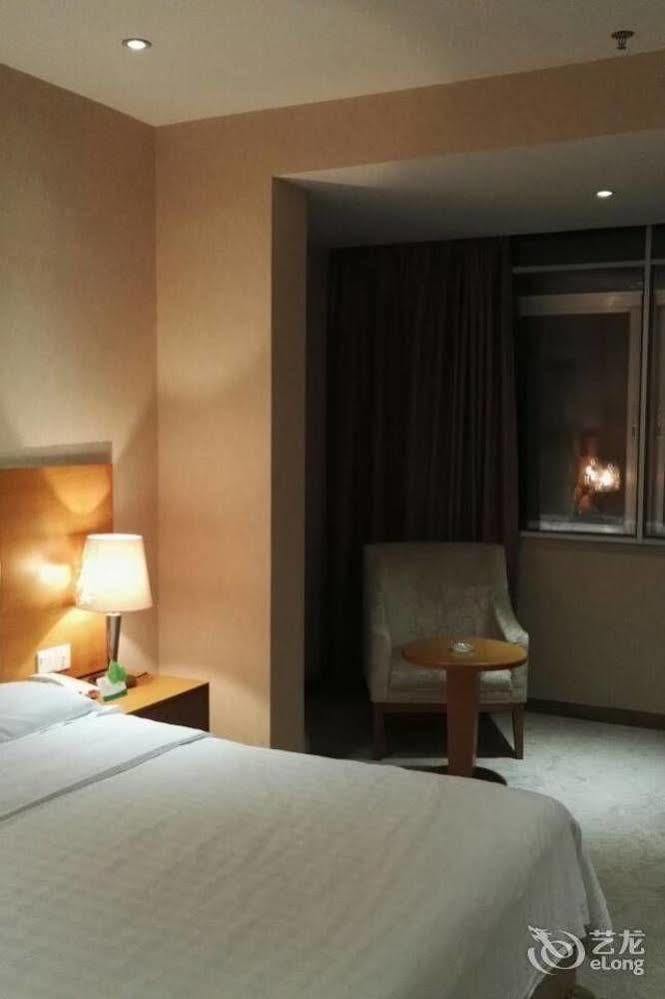 Shenzhen Huamao Aviatic Hotel Экстерьер фото